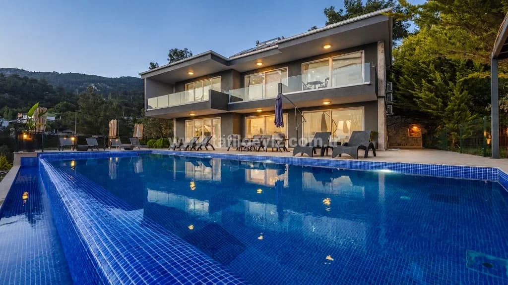Villa Velaris 10